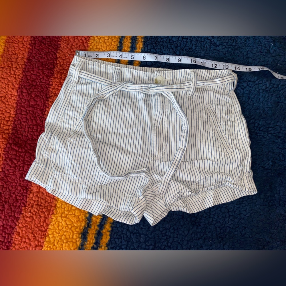 American Eagle Hi-Rise White shorts with blue stripes size 00